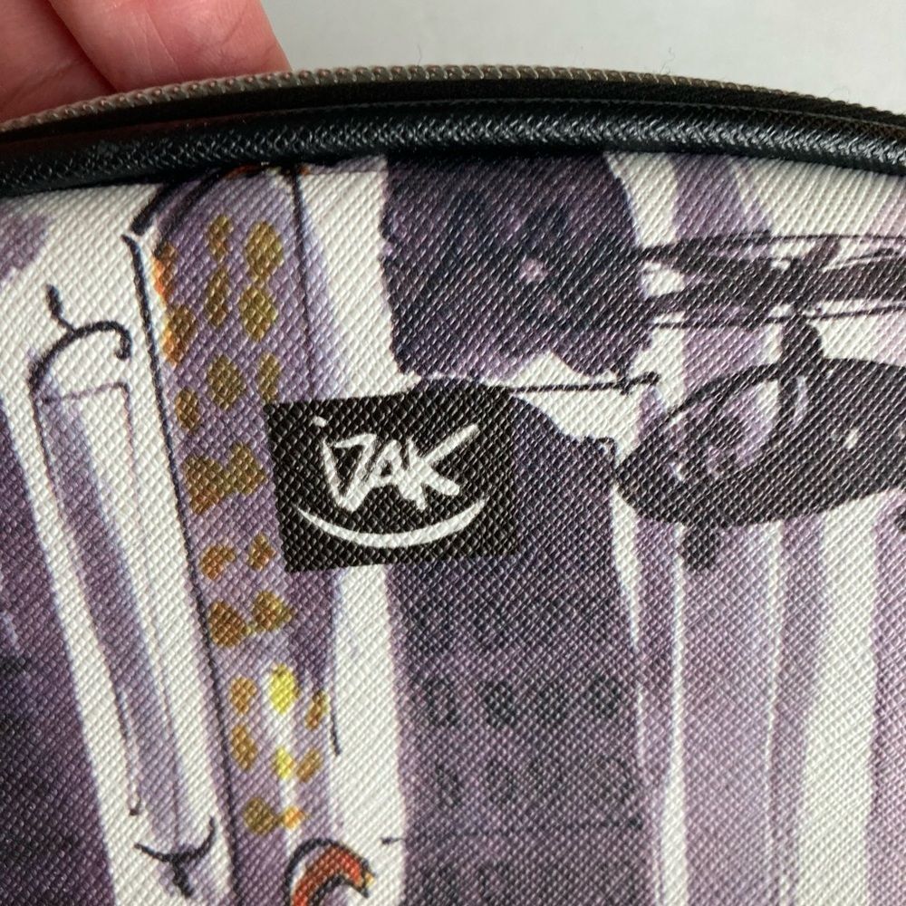 Izak “I'm in a New York Mood" Cosmetics Bag - Picture 8 of 11